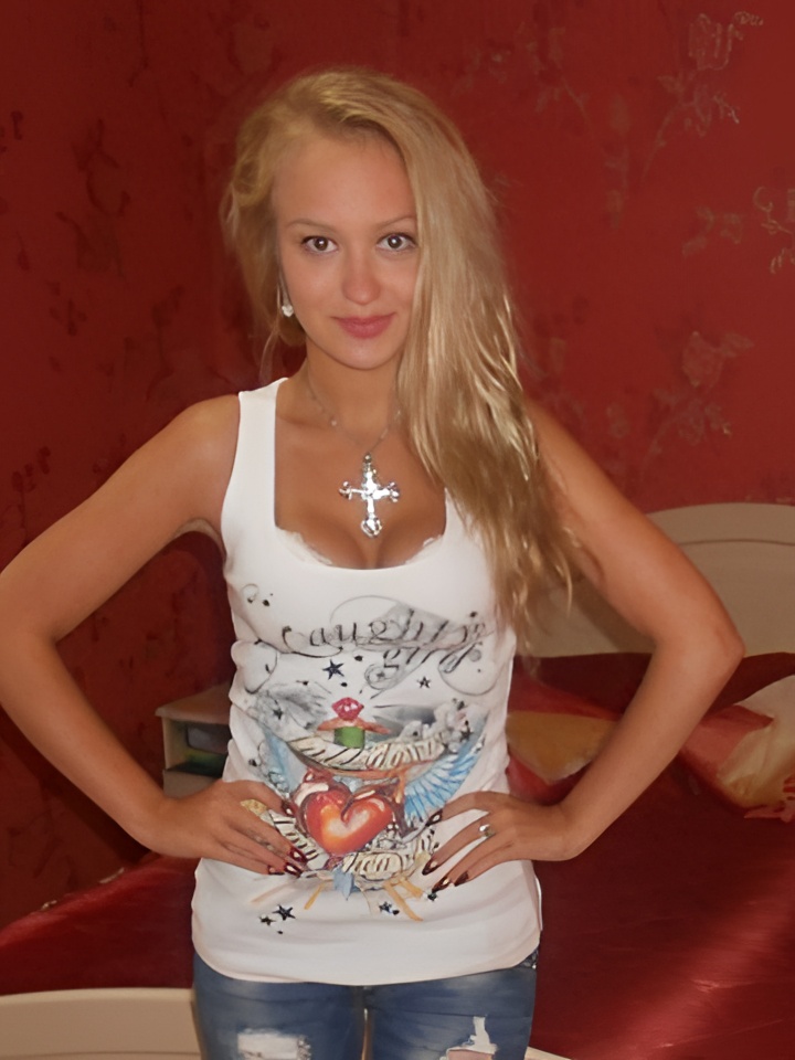 Ника привлекальеная девушка из Усть-кут цена от 2000 руб