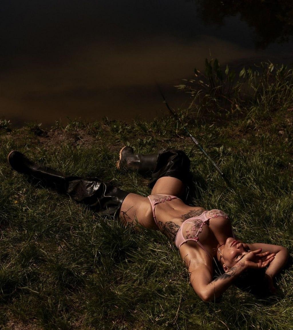 Юля привлекальеная девушка из Усть-кут цена от 8000 руб