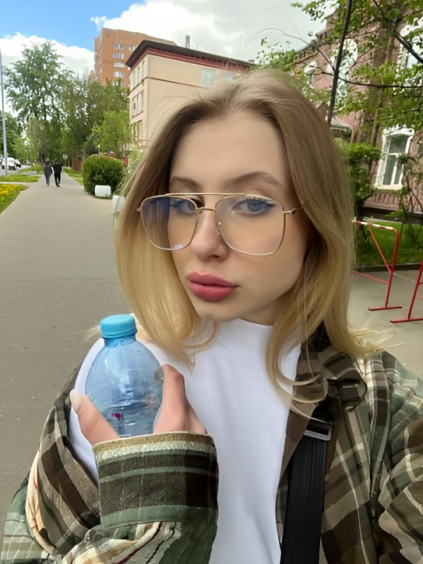 Инга привлекательная девушка из Усть-кут цена от 4000 руб